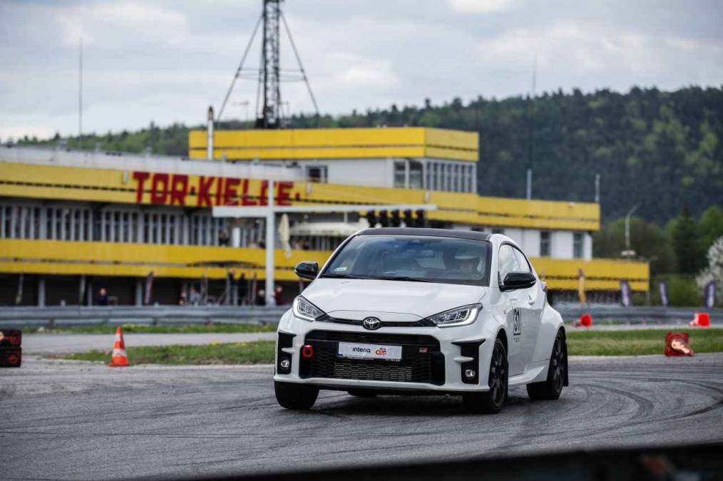 Rywalizacja w TOYOTA GR CUP wchodzi w decydujący etap